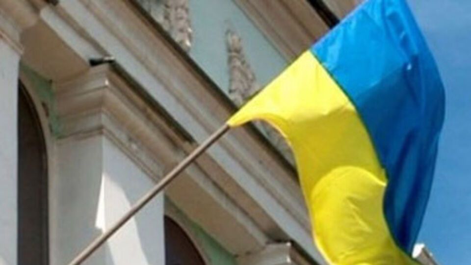 Украинский флаг повесили на здание Меджлиса 20 апреля