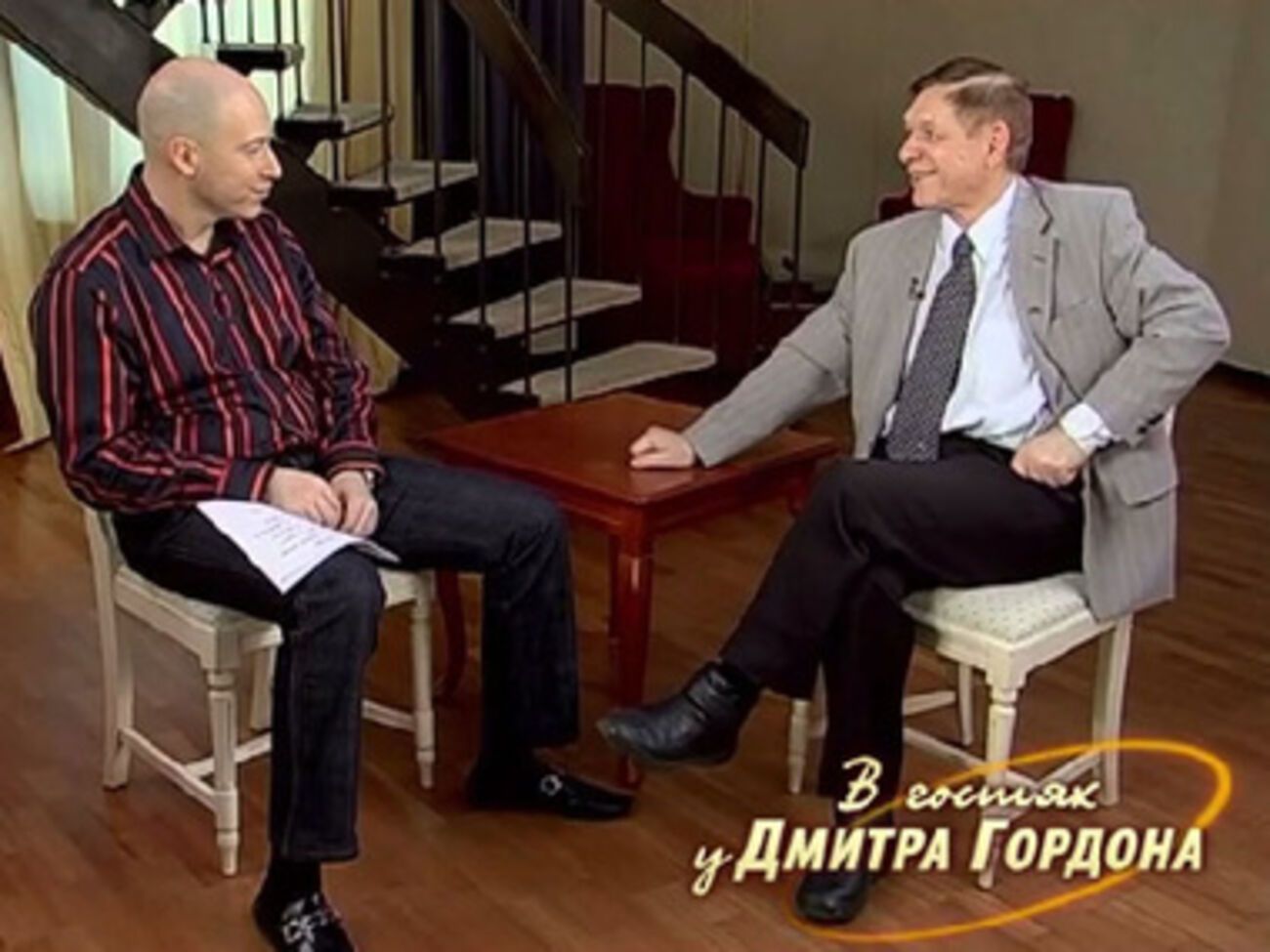 Эдуард Хиль: Зашел в спальню и вижу: одна пуля пробила стекло, вторая в раме застряла, а всего около 10 выстрелов было. Та же дамочка и кислотой хотела жену облить...