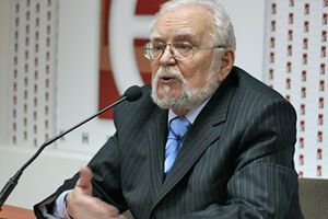 Путин --- это человек железной диктатуры, это ГКЧП, считает Попович