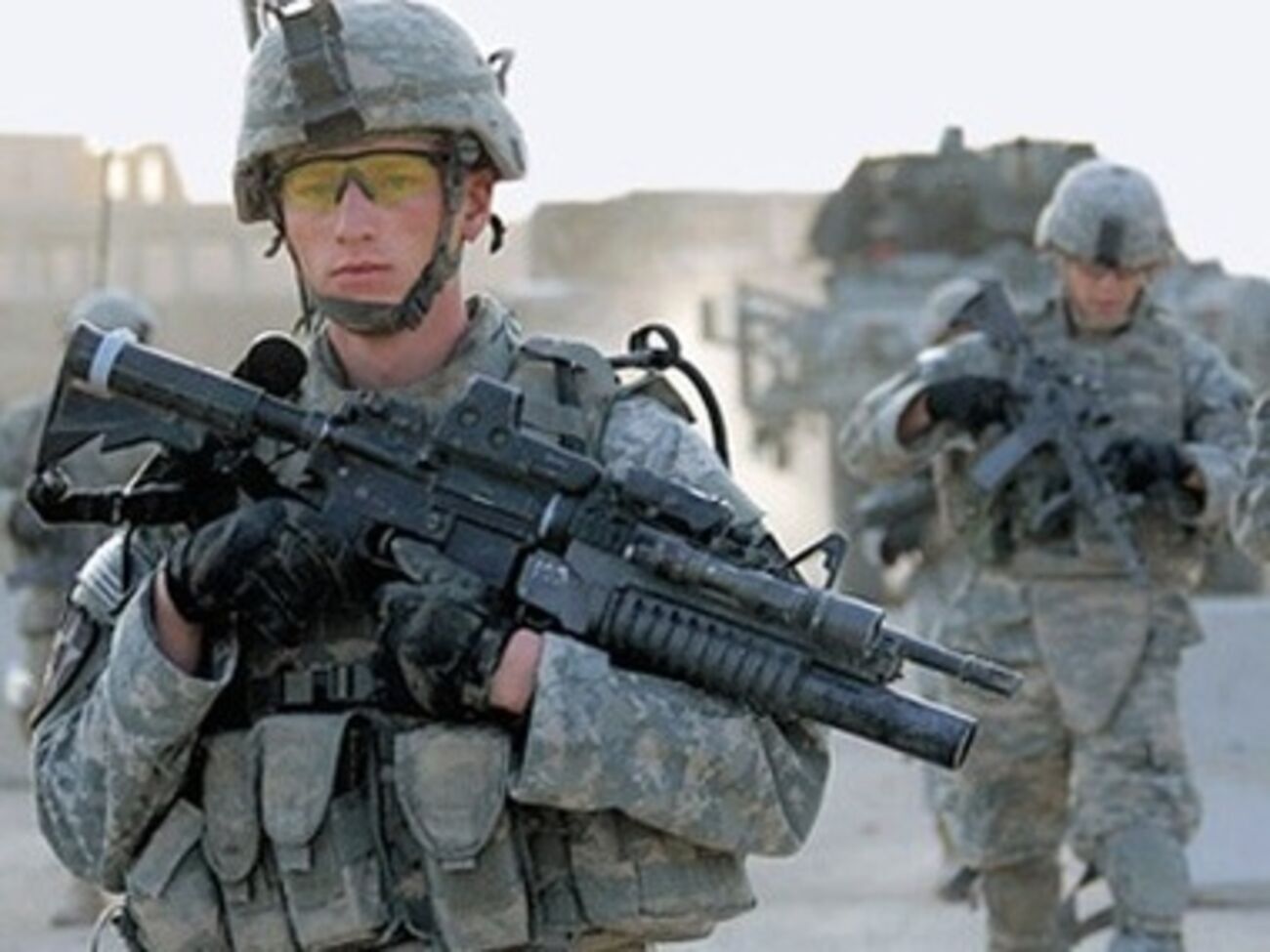 Польша и страны Балтии призвали НАТО усилить военное присутствие после того, как РФ увеличила количество своих войск в Крыму