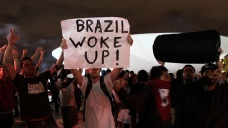 Столицу Бразилии охватили протесты