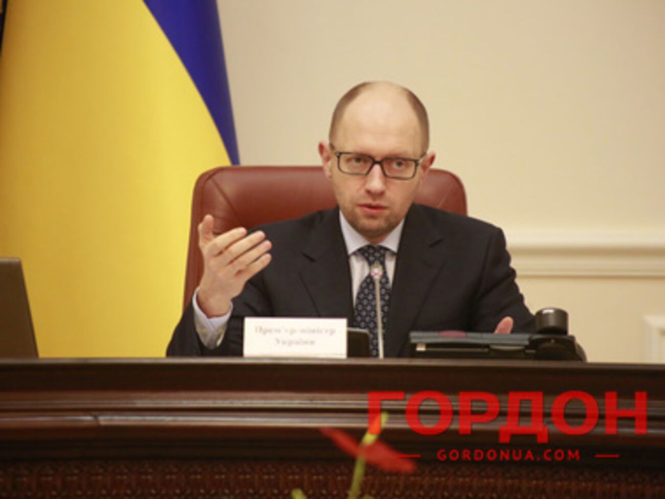 Яценюк призвал растаможить лекарства по сниженной ставке НДС в 7%