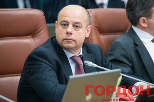 Ранее Украина рассматривала варианты создания двухстороннего (Украина и Россия) и трехстороннего (Украина, Россия и ЕС) газового консорциума