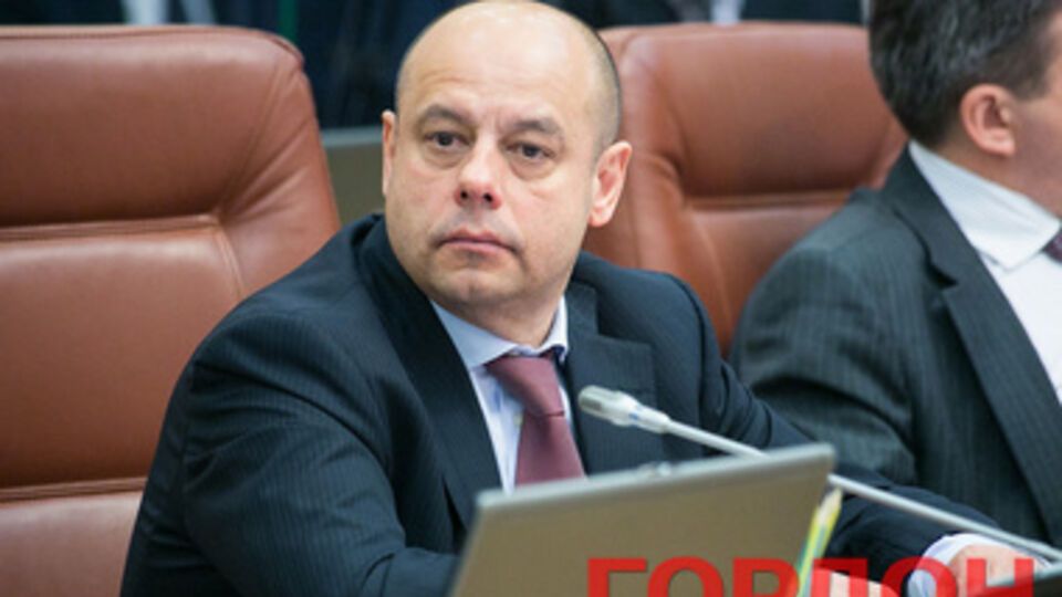 Ранее Украина рассматривала варианты создания двухстороннего (Украина и Россия) и трехстороннего (Украина, Россия и ЕС) газового консорциума