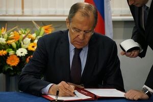 Лавров отметил, что российская армия перешла к военным учениям на постоянной основе