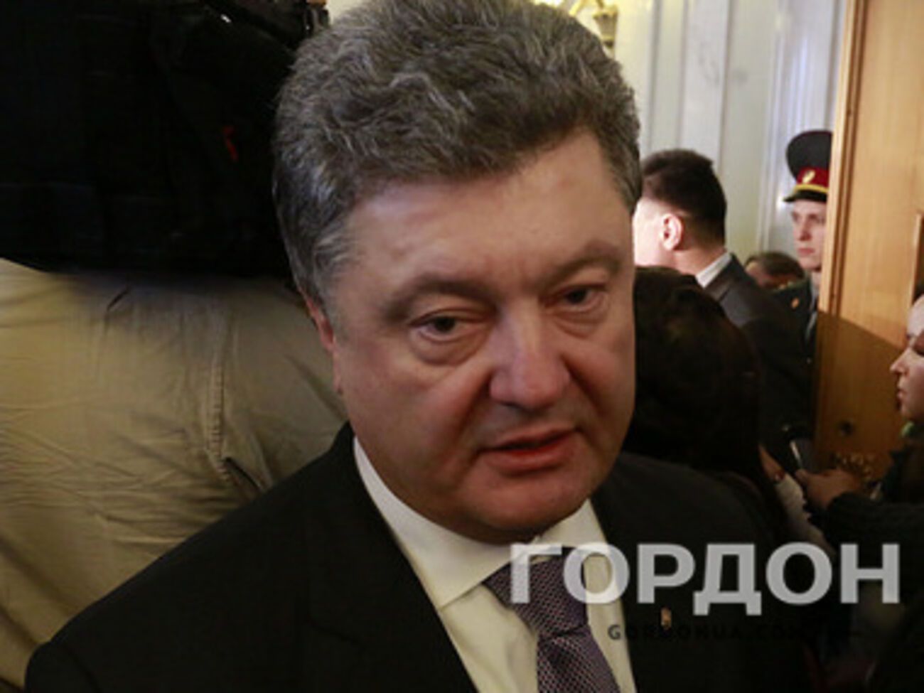 Петр Порошенко с марта лидирует в соцопросах