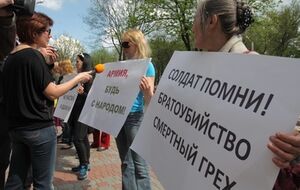 В Харькове пикетировали Академию внутренних войск. Фоторепортаж