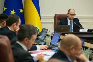 Премьер-министр Украины Арсений Яценюк отменил постановление экс-премьера Николая Азарова