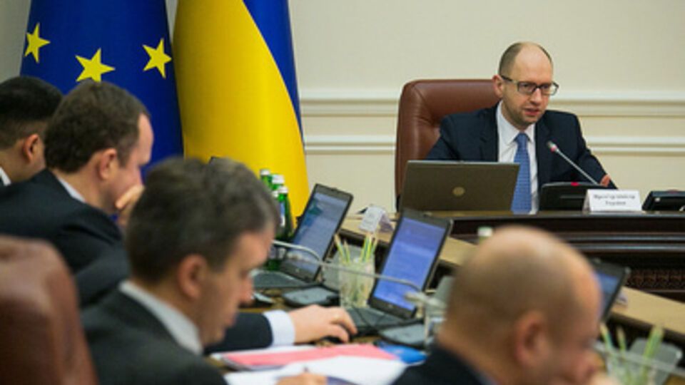 Премьер-министр Украины Арсений Яценюк отменил постановление экс-премьера Николая Азарова