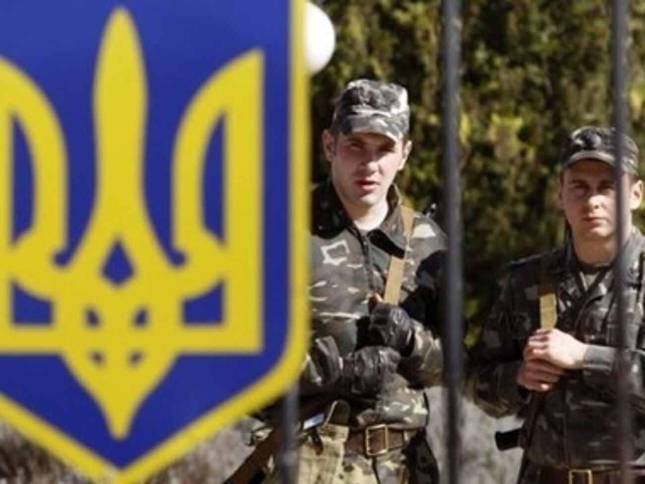 Военные отстояли склады с оружием