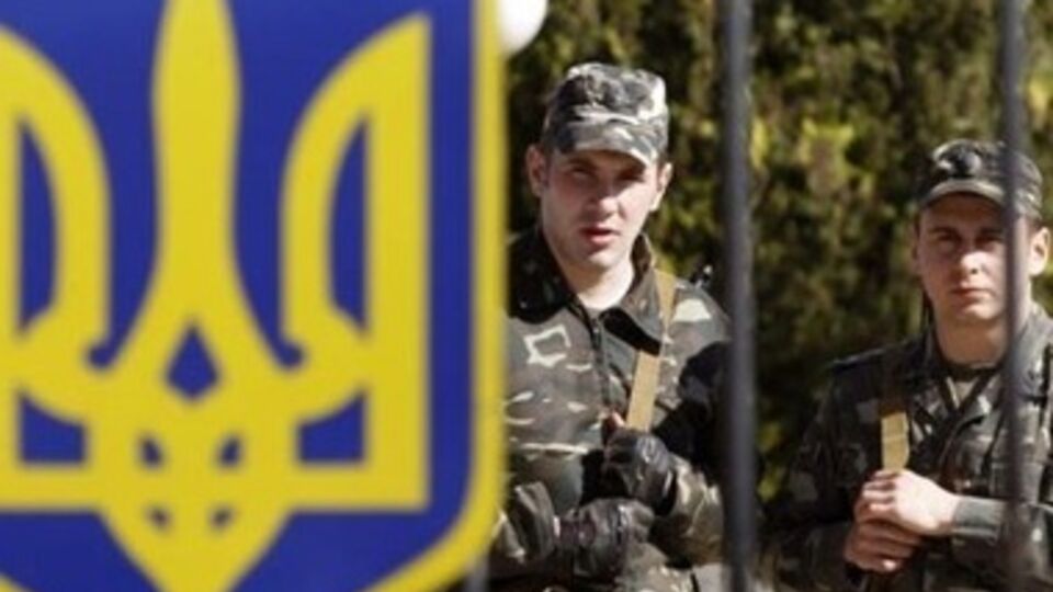 Военные отстояли склады с оружием