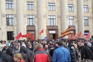 В Харькове активисты за и против федерализации собрались на одной площади