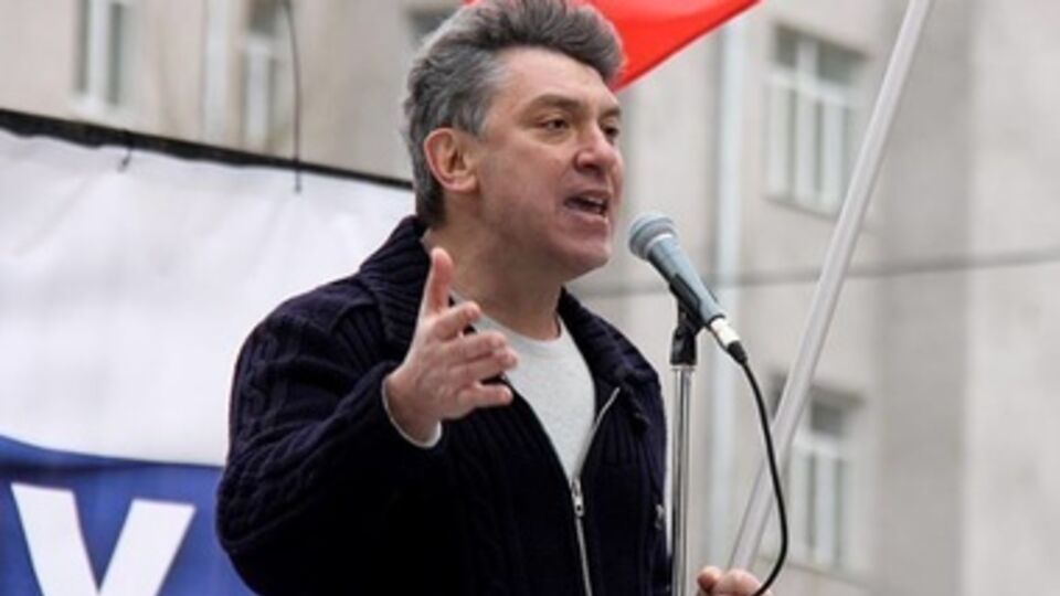 Авантюрная политика Путина приведет к краху его режима, заявил Немцов