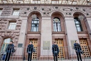 Во время массовых протестов в здании КГГА размещались активисты Евромайдана