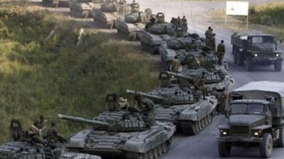 Реуцкий утверждает, что воинские части в Краснодоне, Свердловске и Бирюково заблокированы пророссийскими активистами