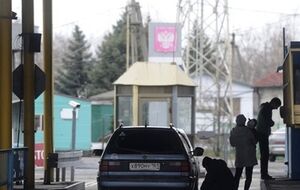 Согласно незаконному договору о включении Крыма в состав России “граница Республики Крым на суше, сопряженная с территорией Украины, является государственной границей РФ”