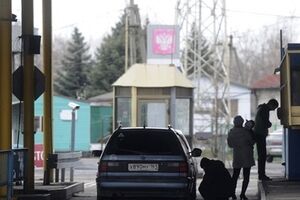 Согласно незаконному договору о включении Крыма в состав России “граница Республики Крым на суше, сопряженная с территорией Украины, является государственной границей РФ”