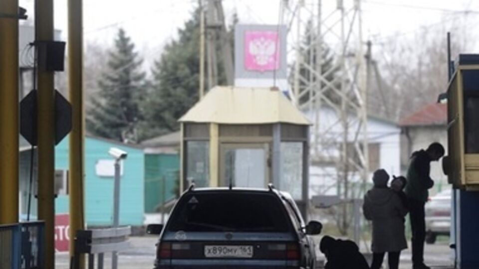 Согласно незаконному договору о включении Крыма в состав России “граница Республики Крым на суше, сопряженная с территорией Украины, является государственной границей РФ”