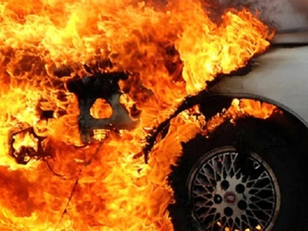 В настоящее следственная группа устанавливает причину пожара