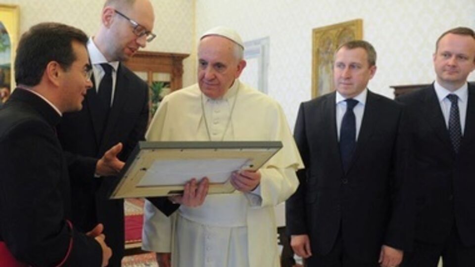 В украинскую делегацию также вошли министр иностранных дел Андрей Дещица и министр Кабинета министров Остап Семерак.