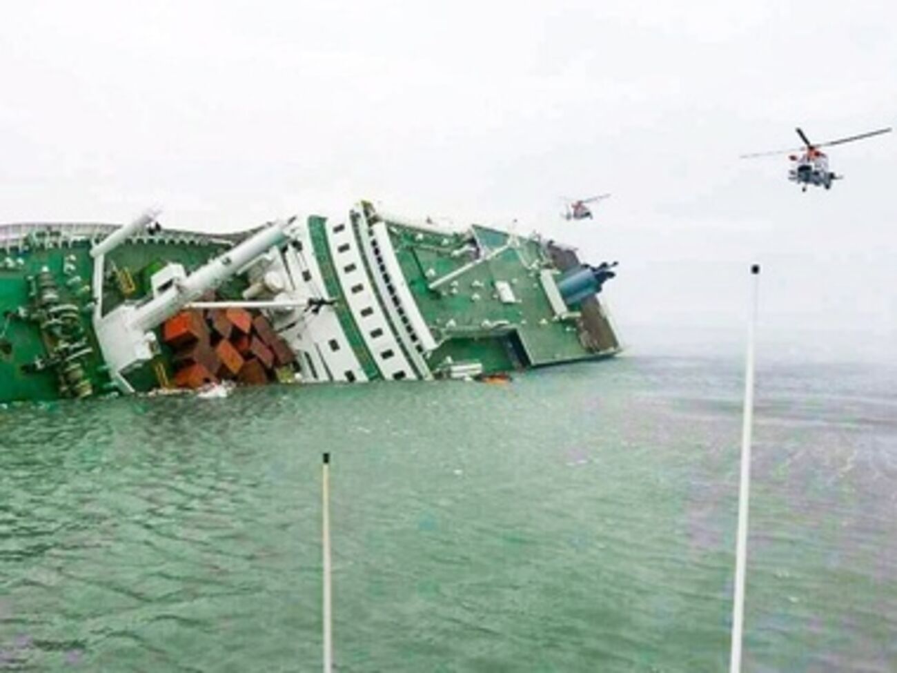 Причиной крушения мог стать слишком резкий поворот