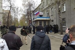 Террористы в Артемовске не предпринимали серьезной попытки штурма и до утра 27 апреля ретировались от склада