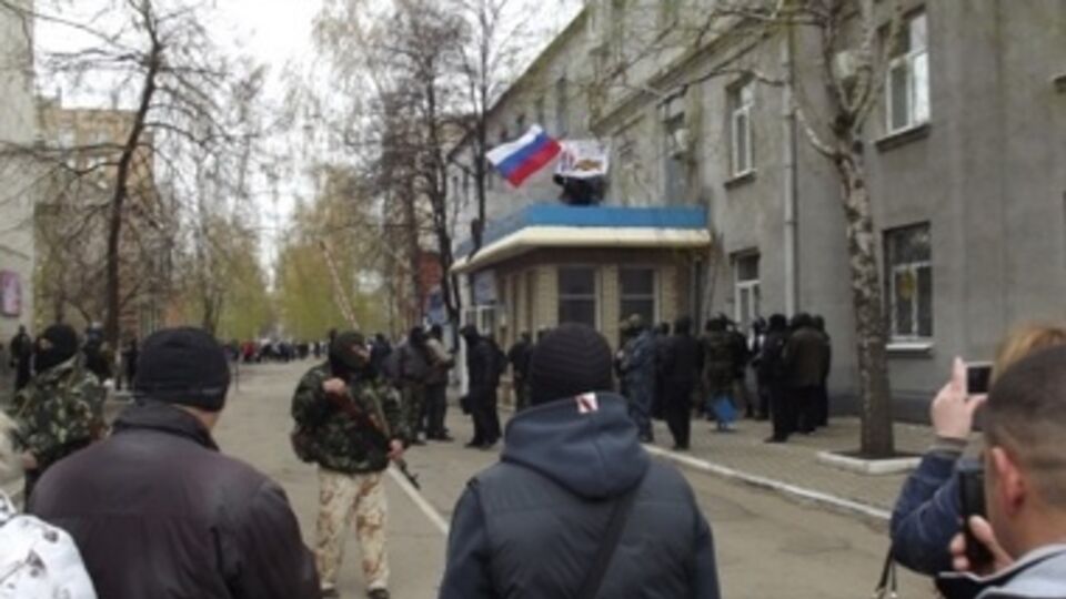 Террористы в Артемовске не предпринимали серьезной попытки штурма и до утра 27 апреля ретировались от склада