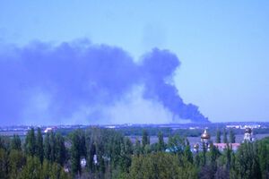 Предположительно, пожар начался на складе химикатов