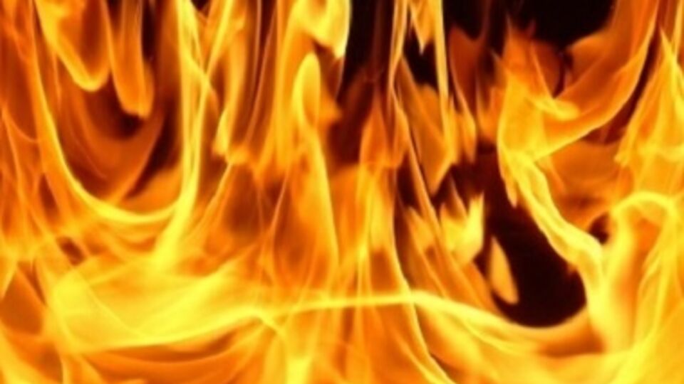 Неизвестные забросали "коктейлями Молотова" здание суда в Мариуполе