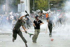 Безработица в Греции достигла 27%