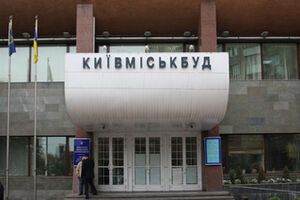"Киевгорстрой" штурмуют неизвестные люди