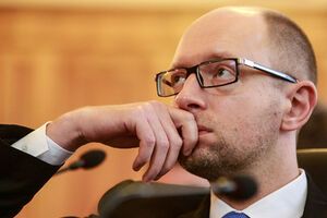 Яценюк настаивает на скорейшем принятии новой Конституции