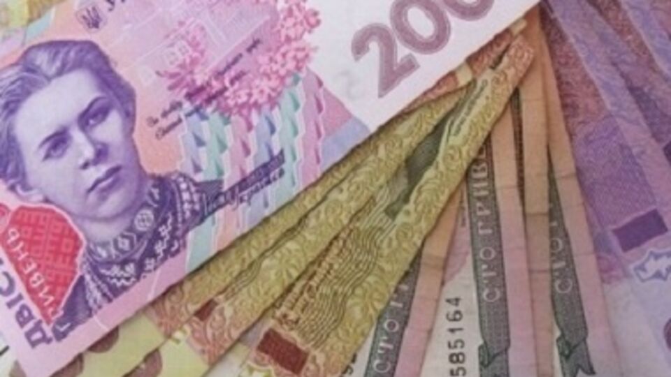 За вторник гривна немного укрепилась