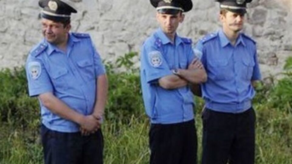 Милиционеры не справились с беспорядками