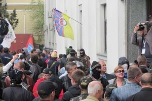 В Луганске сепаратисты продолжают захватывать здания