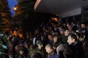 Многие сепаратисты одеты в камуфляжную форму