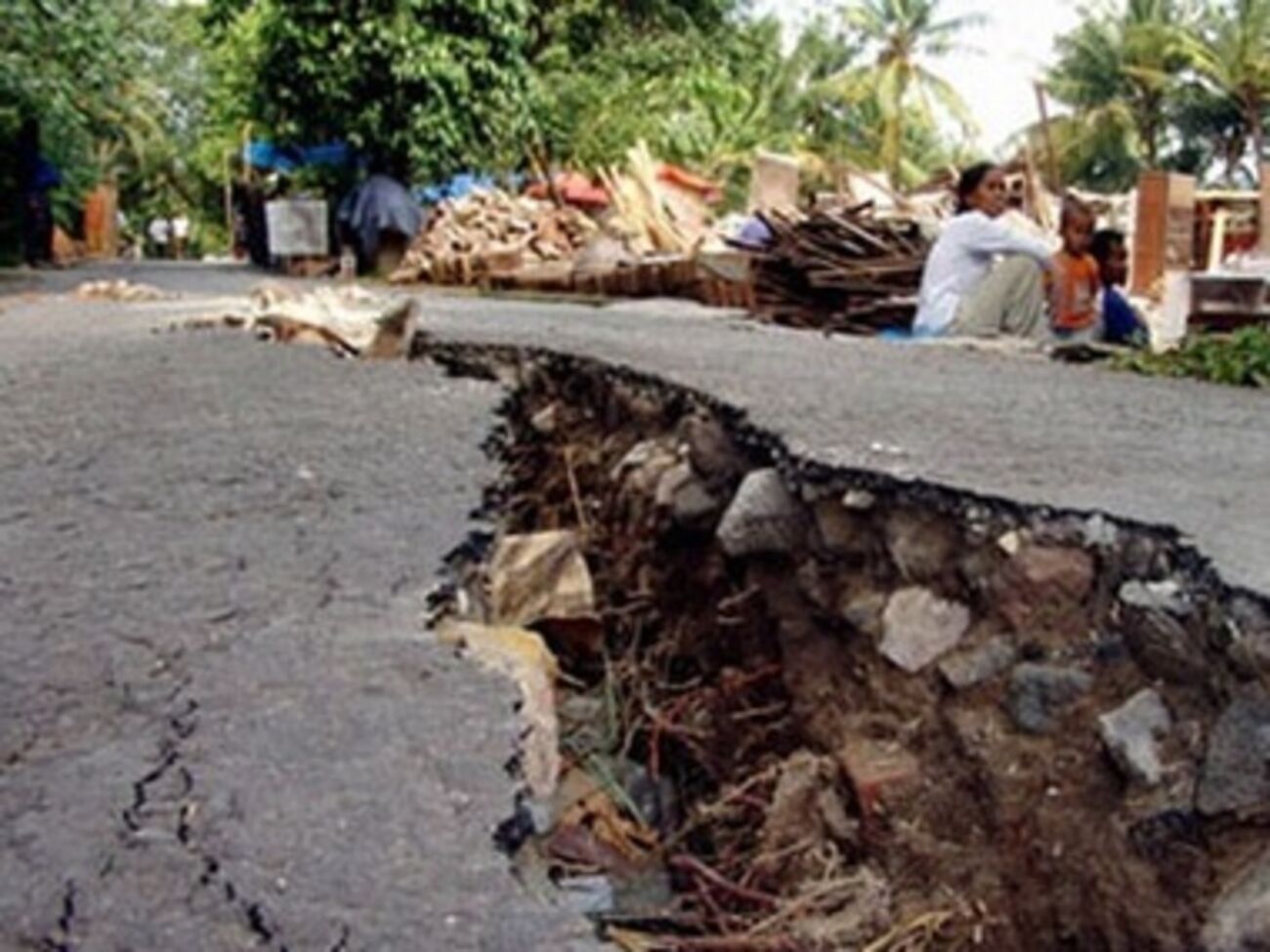 Угрозы повторного цунами пока нет