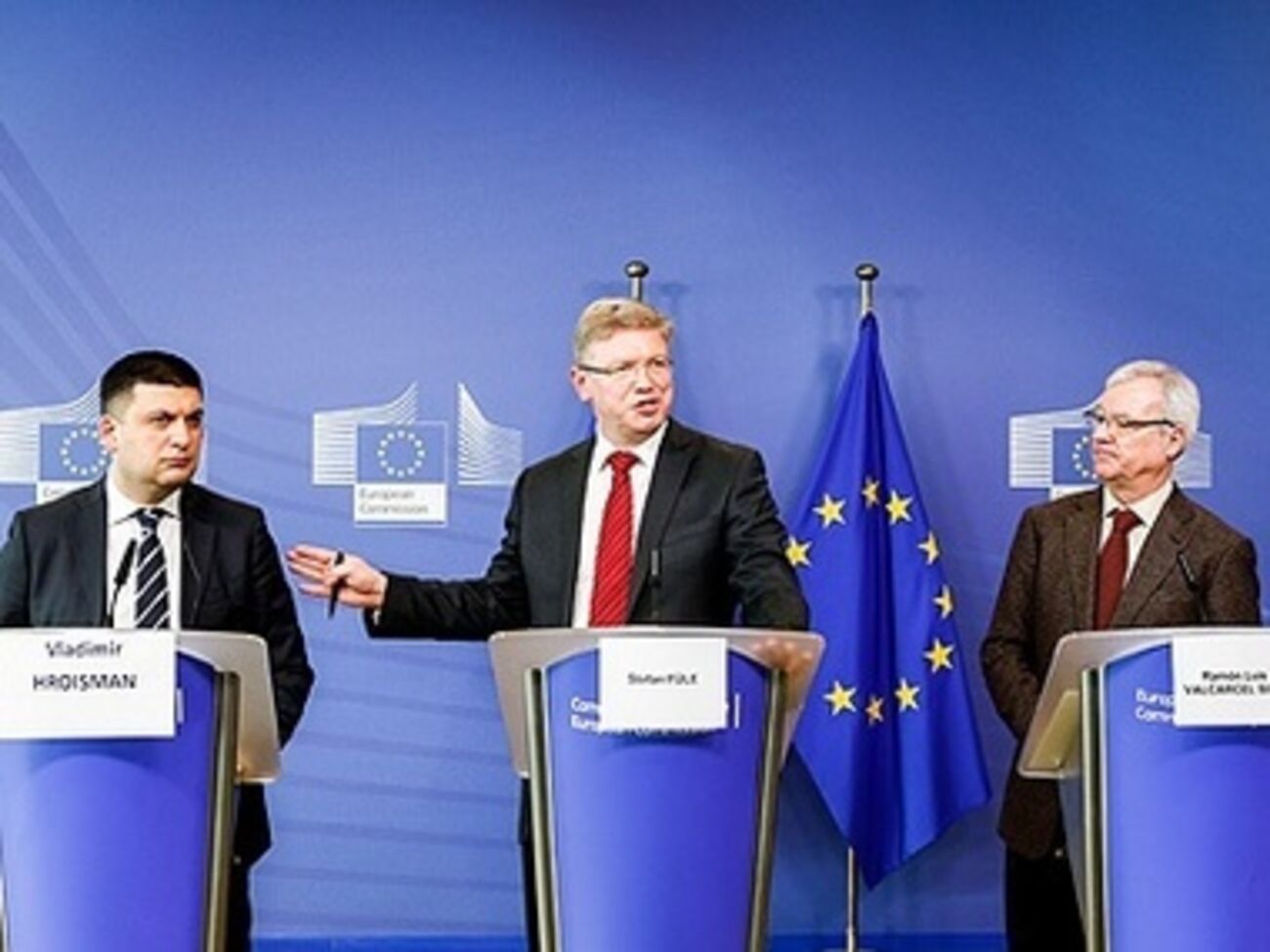 Гройсман и Фюле провели совместную пресс-конференцию в Брюсселе