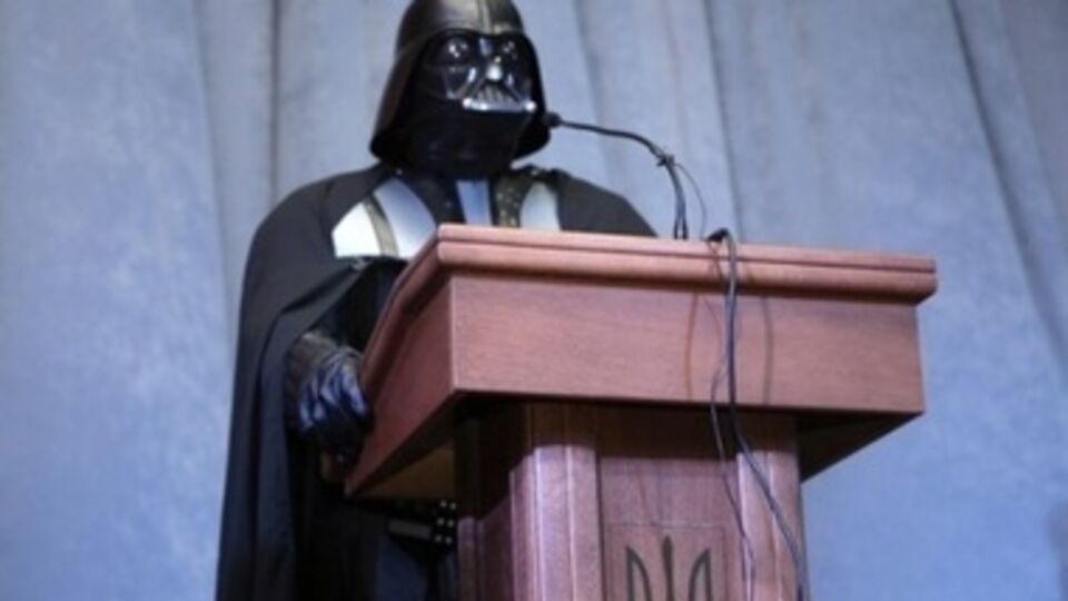 В Центризбиркоме считают, что нельзя делать из выборов фарс