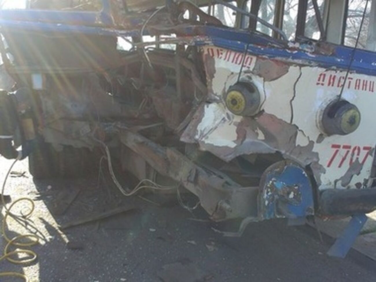 В Крыму российский "Тигр" врезался в троллейбус