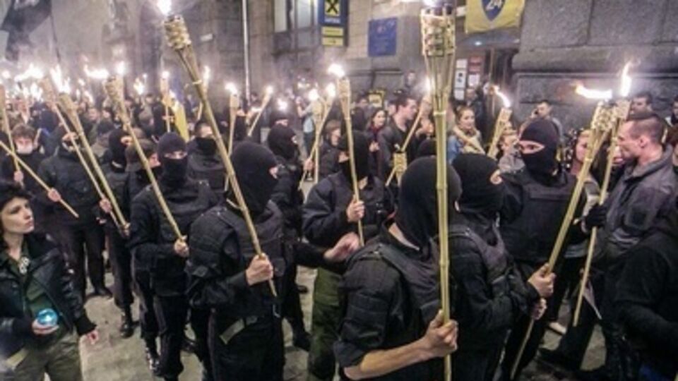 29 апреля, факельное шествие в центре Киева закончилось дракой