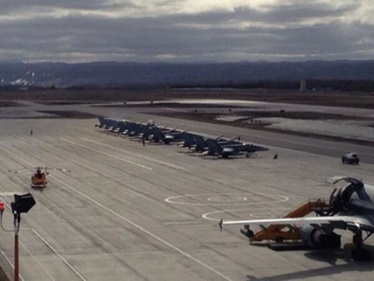 Канада направила истребители в Европу