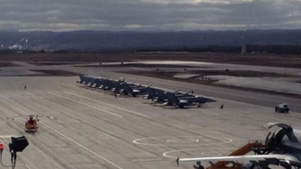 Канада направила истребители в Европу