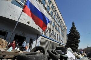 Сепаратисты также попытались взломать сейф с документами.