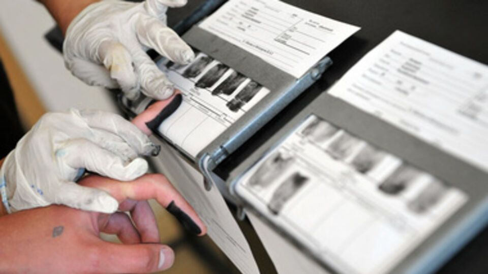 Отпечатки будут храниться до исполнения мигранту 100 лет