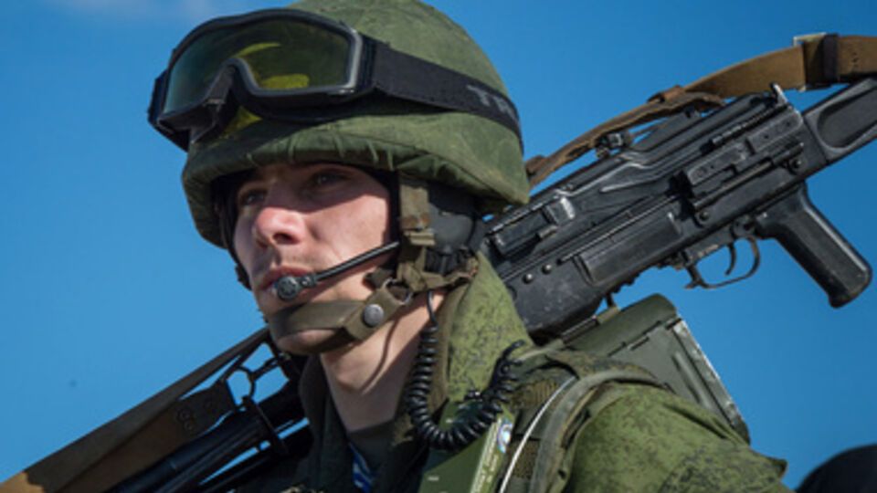 "Зеленых человечков" из крымчан пока набирать не будут