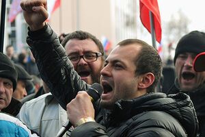 Роберт Доня на одном из пророссийских митингов в Донецке