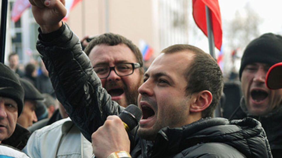 Роберт Доня на одном из пророссийских митингов в Донецке