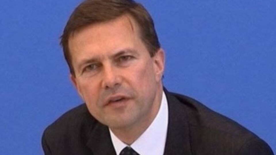 Штеффен Зайберт подчеркивает, что Россия должна фактами доказать отвод своих войск