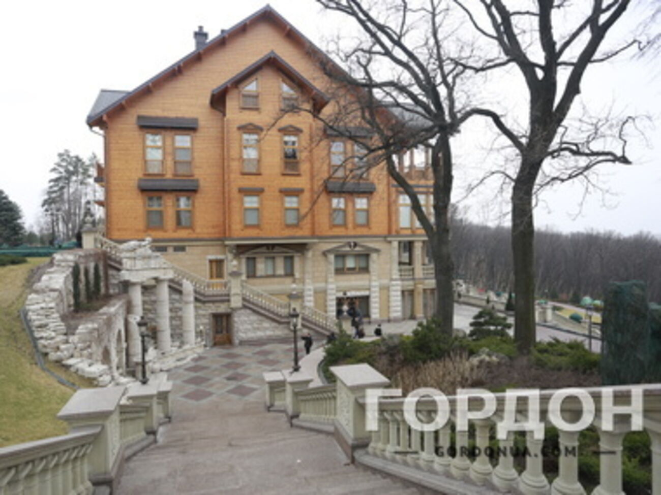 Виктор Янукович заявлял, что он владелец только старого дома площадью 620 кв.м. в "Межигорье"